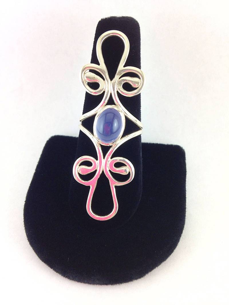 Sterling Silber Lila Chalcedon Scroll Statement Ring von ShiriDaniella