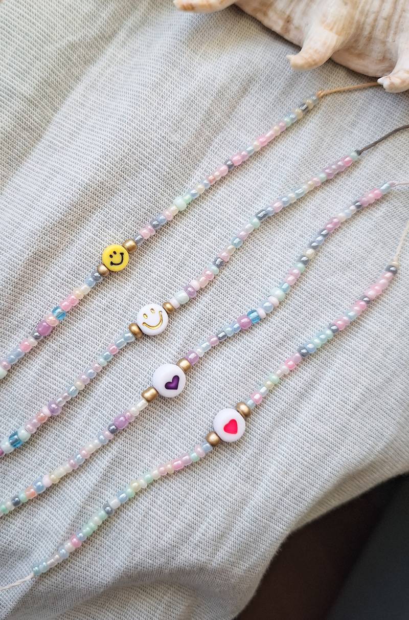 Freundschaftsarmband Smiley Herz Pastell von Shirinis