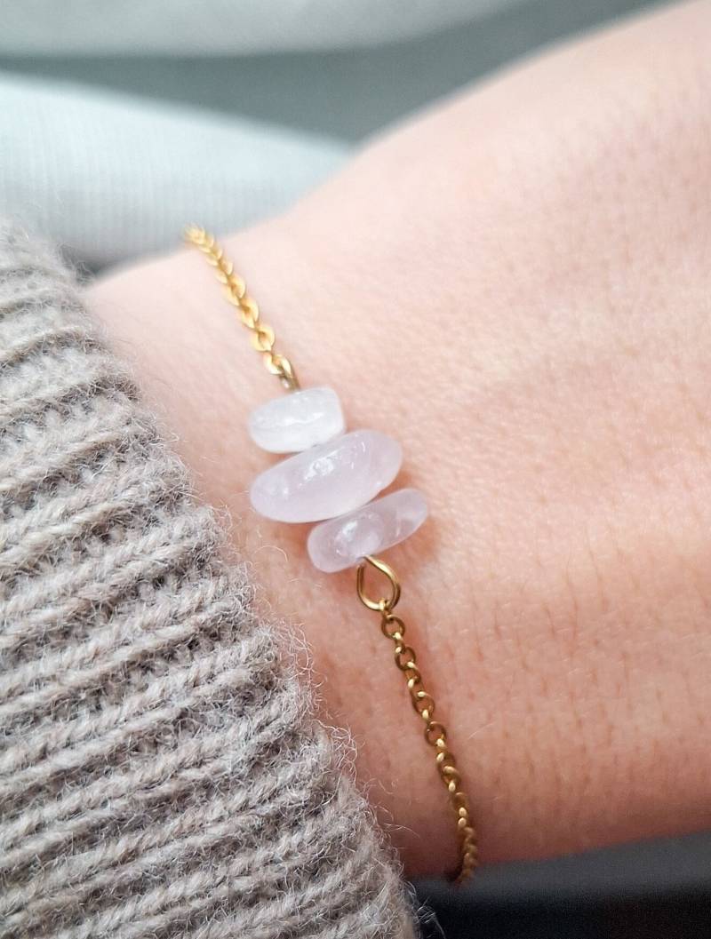 Geschenk Heilstein Rosenquarz Armband Edelsteinsplitter von Shirinis