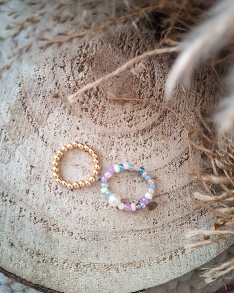 Perlenring Pastell Gold Süßwasserperle von Shirinis