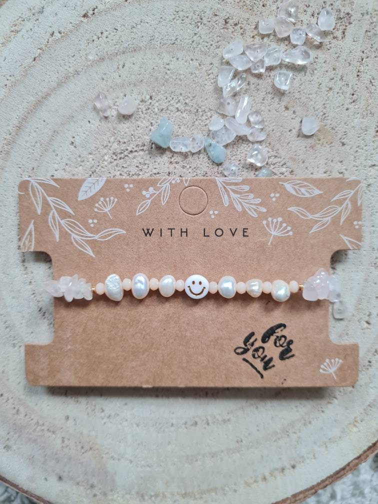 S M I L E Rosenquarz Süßwasserperlen Armband S M I L E Rosenquarz Süßwasserperlen Armband von Shirinis
