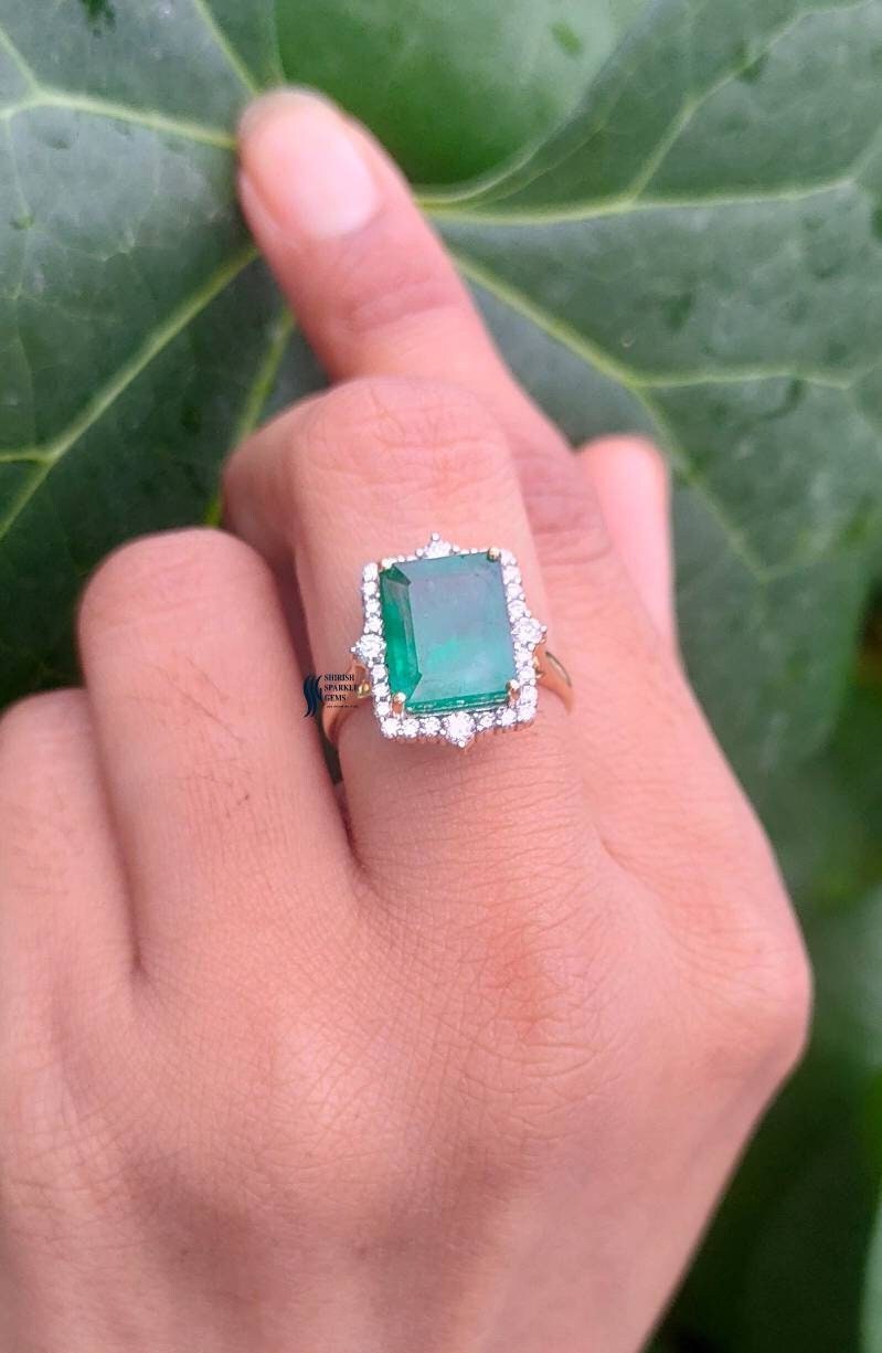 Smaragd Verlobungsring Ring Für Frauen Echter Geniune Halo Diamant von ShirishSparkleGems