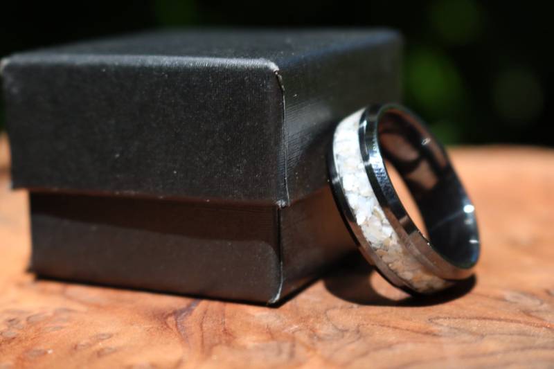 Echter Perlmuttring, Perlmutt Und Schwarzer Keramikring, Schwarze Keramik, High-Tech-Keramikring, Perlenring von Shirleyswoodworks
