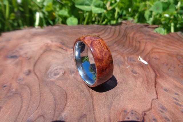 Personalisierter Wolframring Rot Holzring, Herrenring Ehering Holzring von Shirleyswoodworks