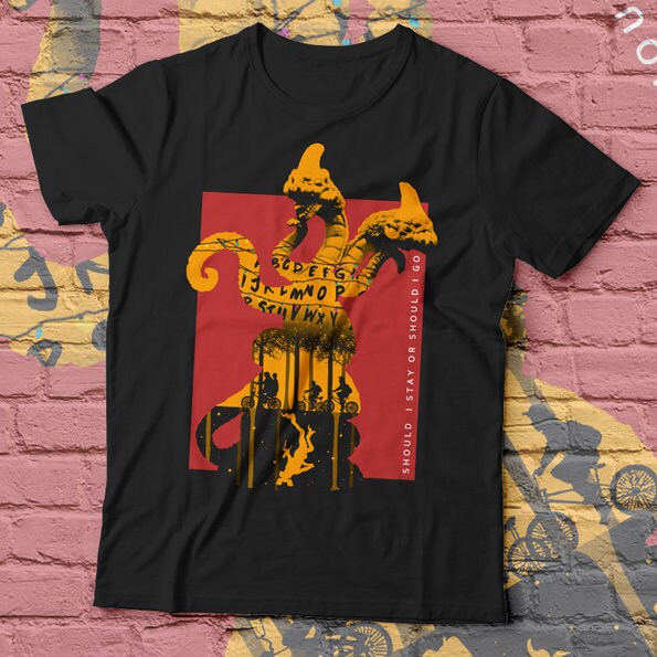 Seltsame Dinge || Von Uns Mit Liebe Entworfenes T-Shirt von ShirtCakeClothing