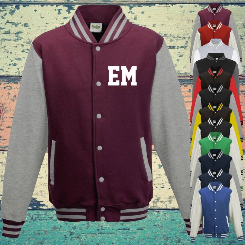 College Jacke Mit Wunschdruck Auf Der Vorderseite Initialen Trainings Sport Verein Varsity Jacket College Jacke Mit Wunschdruck Auf Der Vorderseite Initialen Trainings Sport Verein Varsity Jacket von ShirtInStyle