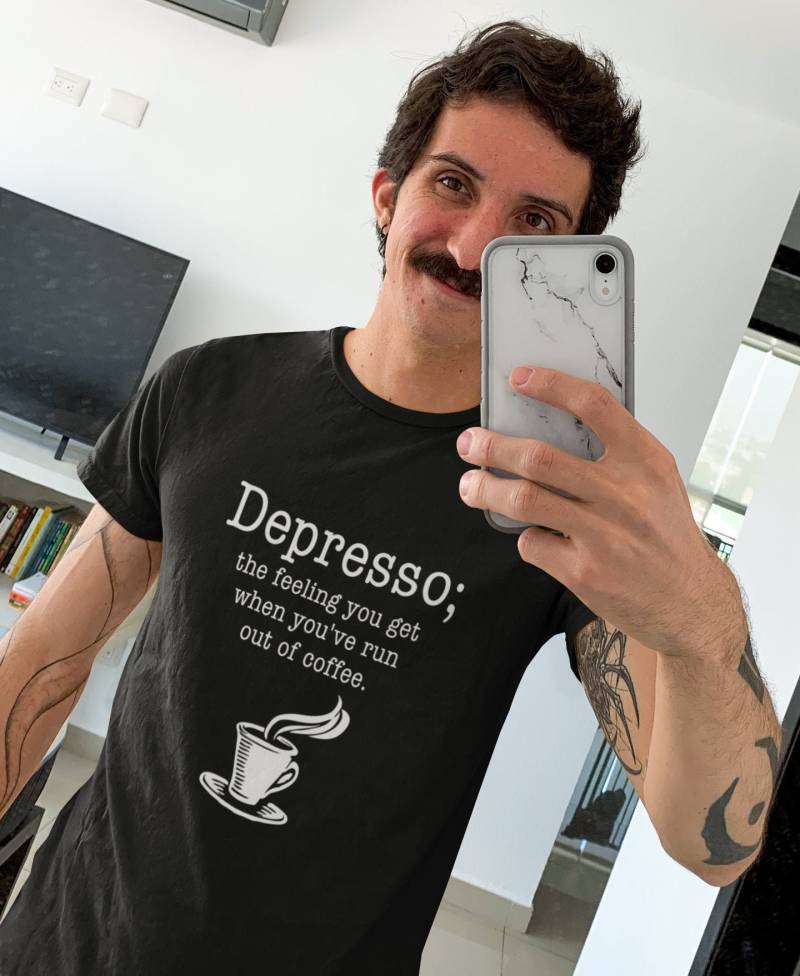 Depresso Kaffee T-Shirt, Barista Geschenk, Koffein Zitat, Kaffeeliebhaber Weihnachtsgeschenk, Shirt Kaffeetasse, Depresso Feeling Coffee von ShirtSella