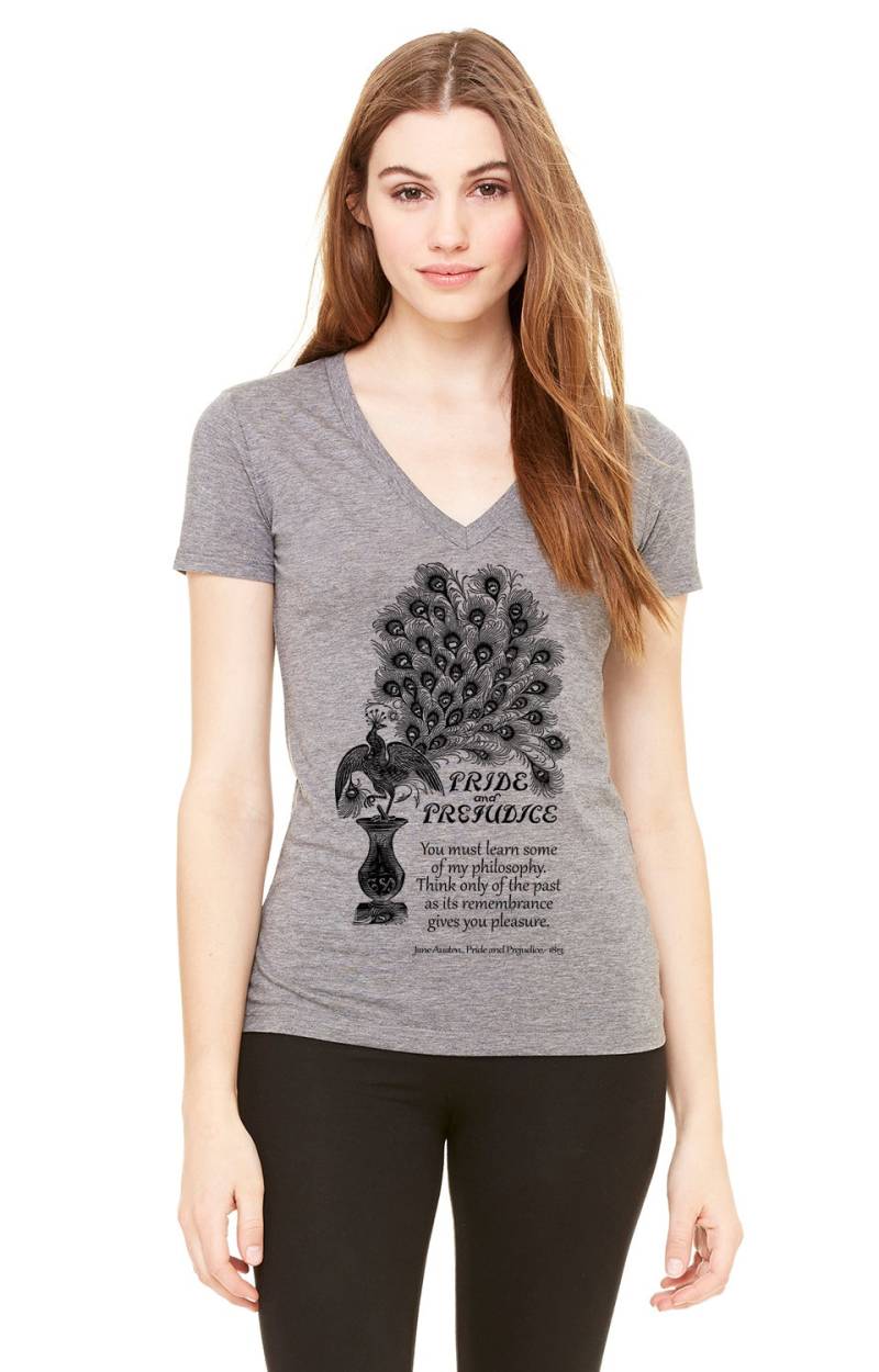 stolz Und Vorurteil T-Shirt. Graues V-Ausschnitt T-Shirt Mit Pride Prejudice Zitat. Shirt. Jane Austen. Shirt Spruch von ShirtWithQuote