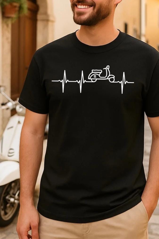 Vespa Herzschlag T-Shirt | Roller Shirt Mit Ekg Design Geschenkidee Für Liebhaber von ShirtdesignCH
