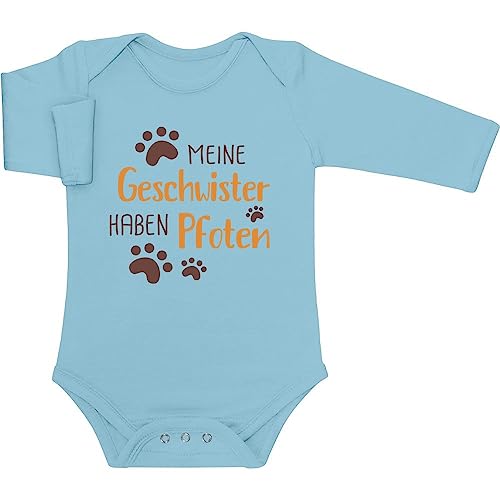 Baby Body mit Spruch Meine Geschwister haben Pfoten - Babykleidung mit Hundemotiv - Baby Langarm Body - Baby Erstausstattung - Babybody Junge Mädchen 6M Hellblau von Shirtgeil