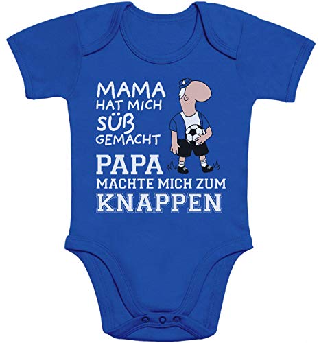 Shirtgeil Baby Body Mama machte Mich süß Papa machte Mich zum Knappen Baby Fußball Geschenk 12-18 Monate Blau von Shirtgeil