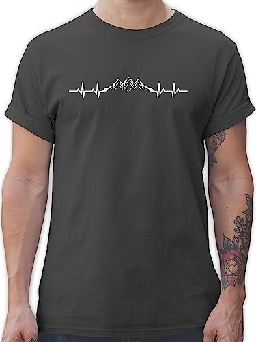 T-Shirt Herren - Skiurlaub Apres Ski - Berge Herzschlag - 3XL - Dunkelgrau - wandershirt EKG Tshirt männer wandern Coole-Fun-t-Shirts Skifahren t-Shirts apred Funshirts Kletter tishrtt Berg von Shirtracer