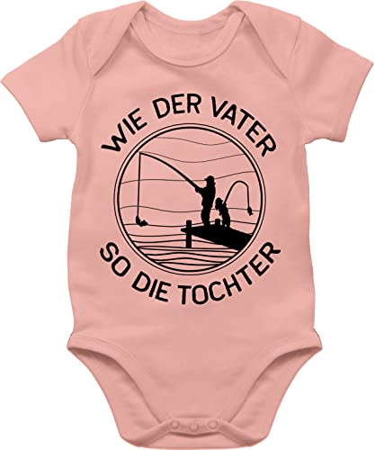 Shirtracer Baby Body Junge Mädchen - Geschenk zum Vatertag - Wie der Vater so die Tochter angeln - Fishing Angler - 1/3 Monate - Babyrosa - strampler papa vatertagsbody papatagsgeschenk mit bodys Shirtracer Baby Body Junge Mädchen - Geschenk zum Vatertag - Wie der Vater so die Tochter angeln - Fishing Angler - 1/3 Monate - Babyrosa - strampler papa vatertagsbody papatagsgeschenk mit bodys von Shirtracer