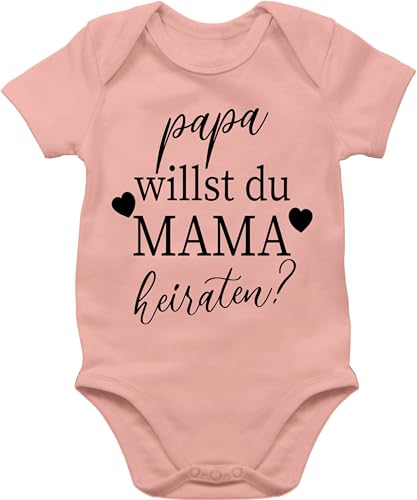 Shirtracer Body Junge Mädchen - Hochzeit - Papa willst du Mama heiraten - Baby Heiratsantrag Willst Du meine Mama heiraten Neugeborenen Antrag Papi Wollen wir Papa heiraten - 12/18 Monate - Babyrosa von Shirtracer