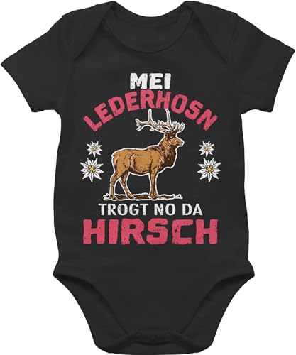 Baby Body Junge Mädchen - Kompatibel mit Oktoberfest Outfit - Mei Lederhosn trogt no da Hirsch - weiß/rot - 12/18 Monate - Schwarz - bayern boarisch strampler trachtenbody oktoberfestkleidung von Shirtracer