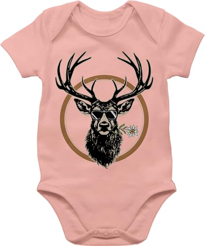 Baby Body Junge Mädchen - Kompatibel mit Oktoberfest Outfit - Cooler Hirsch Hirschgeweih Jäger - 3/6 Monate - Babyrosa - strampler bayrisch bayern hirsche babybody trachtenbody bayerischer von Shirtracer
