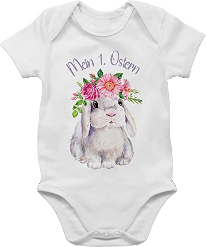 Baby Body Junge Mädchen - Ostergeschenke - Mein 1. Ostern Hase Blumenkranz I Mein erstes Ostern I - 12/18 Monate - Weiß - osterkleidung easter my babysachen oster outfit ostermotiv first clothes von Shirtracer