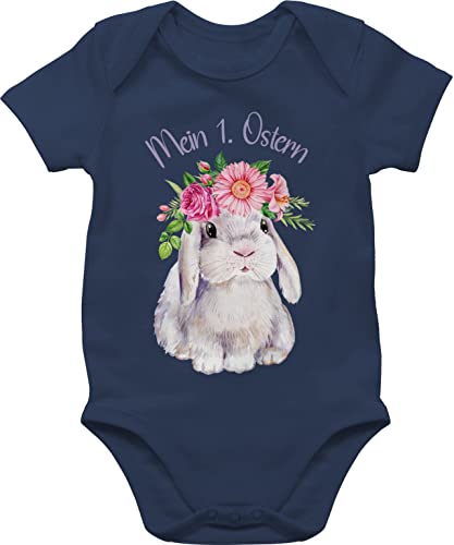 Baby Body Junge Mädchen - Ostergeschenke - Mein 1. Ostern Hase Blumenkranz I Mein erstes Ostern I - 3/6 Monate - Navy Blau - osterkleidung easter my babysachen oster outfit ostermotiv first clothes von Shirtracer