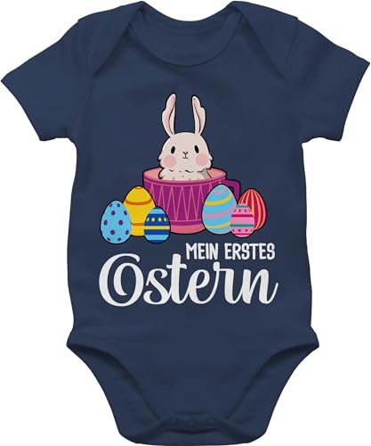 Baby Body Junge Mädchen - Ostergeschenke - Mein erstes Ostern Hase in Tasse I Osterhase I My first easter - 12/18 Monate - Navy Blau - osteroutfit osterkleidung ostermotiv 1 babykleidung outfit von Shirtracer