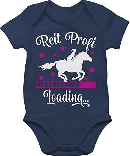 Baby Body Junge Mädchen - Pferde - Reit Profi Loading - 1/3 Monate - Navy Blau - pferd geschenk mit pferden reiten frau pferdeliebhaber pferde-print horse geschenke für reiter pferdeartikel von Shirtracer