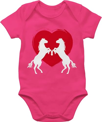 Baby Body Junge Mädchen - Pferde mit Herz - 3/6 Monate - Fuchsia - babygeschenke pferd pferdefans bodys body+ pferdemotiv babybody kleidung pferden sprüche bz10 reiteroutfit reitsport kurzarm von Shirtracer