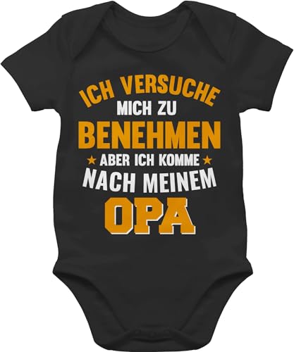 Baby Body Junge Mädchen - Sprüche - Ich versuche mich zu benehmen aber ich komme nach meinem Opa orange - 3/6 Monate - Schwarz - mit aufschrift babykleidung strampler spruch babygeschenke lustig von Shirtracer