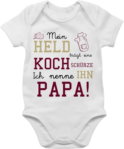 Baby Body Junge Mädchen - Sprüche - Mein Held trägt eine Kochschürze - 3/6 Monate - Weiß - babymode witzig spruch koch bodys strampler mit lustigen sprüchen spruche papa babybody babygeschenk von Shirtracer