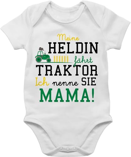 Baby Body Junge Mädchen - Traktoren - Meine Heldin fährt Traktor Mama - 3/6 Monate - Weiß - babykleidung jungen sprüche trecker body. mit drauf bodys fan sachen strampler kinder kurzarm von Shirtracer