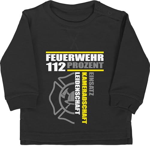 Shirtracer Baby Pullover Jungen Mädchen - Feuerwehr 112 Prozent - Einsatz Kameradschaft Leidenschaft - Freiwillige Feuerwehr Geschenk - 12/18 Monate - Schwarz - Geschenke Geschenkartikel Nachwuchs von Shirtracer