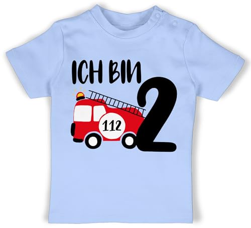 Baby T-Shirt Mädchen Jungen - 2. Geburtstag - Ich Bin Zwei mit Feuerwehrauto - 18/24 Monate - Babyblau - geburtstagsshirt 2 2.Geburtstag Feuerwehr Shirt Jahre zweijährige Tshirt Outfit 2, Oberteil von Shirtracer