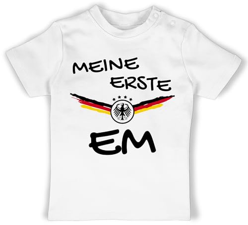 Baby T-Shirt Mädchen Jungen - 2024 Fussball EM Fanartikel - Meine erste WM Deutschland - 12/18 Monate - Weiß - Trikot Europameisterschaft Germany Shirt fußball deutsche Nationalmannschaft Tshirt von Shirtracer