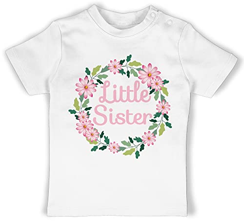 Baby T-Shirt Mädchen Jungen - Geschwister Bruder und Schwester - Little Sister mit Blumenkranz - 18/24 Monate - Weiß - Geschenkideen Shirt t-Shirts Tshirt geschwisteroutfit kleine t von Shirtracer