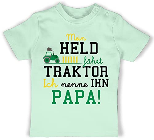 Baby T-Shirt Mädchen Jungen - Traktoren - Mein Held fährt Traktor - 1/3 Monate - Mintgrün - Papa trecker Shirts mit Drauf dad babyshirts Fan Vatertagsgeschenk Tshirt sprüche Daddy is My Hero von Shirtracer