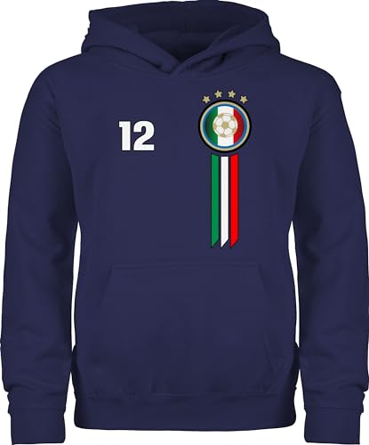 Kinder Hoodie Jungen Mädchen - Fußball EM WM - 12. Mann Italien Emblem - 140 (9/11 Jahre) - Navy Blau - fan pullover junge fussball jungs kids em24 pulli europameisterschaft 2024 fanartikel von Shirtracer