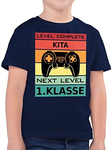 Kinder T-Shirt Jungen - Einschulung Junge - Level Complete Kita - Next Level 1. Klasse - 128 (7/8 Jahre) - Dunkelblau - Shirt Schulkind schulanfänger kiga Schule Tshirt einschulungsshirt 1 Schultag von Shirtracer