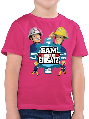 Kinder T-Shirt Jungen - Feuerwehrmann - Sam - Immer im Einsatz - 104 (3/4 Jahre) - Fuchsia - sa t Shirt Junge freuermann Kurzarm fwuerwehrman Tshirt brandweerman Oberteil feuetwehrmann Kind von Shirtracer