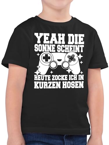 Kinder T-Shirt Jungen - Trend Kinderkleidung und Co - Yeah die Sonne scheint! Heute zocke ich in kurzen Hosen - weiß - 140 (9/11 Jahre) - Schwarz - scheint t Shirt Tshirt zocker Kindershirt von Shirtracer