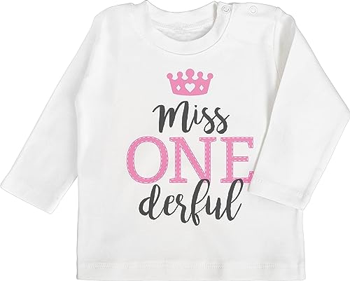 Shirtracer Baby Langarmshirt - 1. Geburtstag - Miss One Derful - 12/18 Monate - Weiß - geburtstagsoutfit mädchen 1 Jahr Geschenk+für+einjähriges+Kind einjährige Onederful babysachen Kleidung für von Shirtracer