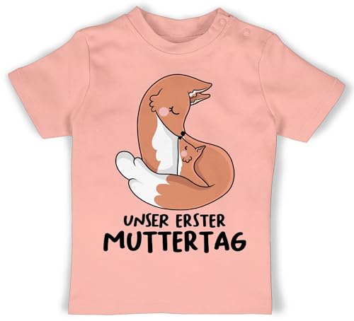 Baby T-Shirt Mädchen Jungen - Unser erster Muttertag I Füchsen - 3/6 Monate - Babyrosa - muttertagsgeschenk 1.Muttertag Shirt Fuchs Mama First Mothers Day t-Shirts 1. Geschenk muttertagsgeschenke von Shirtracer