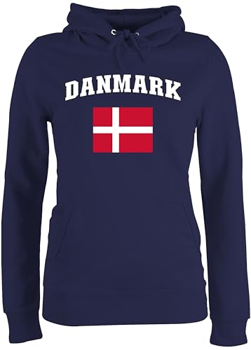 Pullover Damen Hoodie Frauen - Fußball EM WM - Danmark Schriftzug mit Flagge | Denmark | Dänemark | Kongeriget Danmark | Königreich Dänemark - XS - Navy Blau - Fussball Europameisterschaft Pullover Damen Hoodie Frauen - Fußball EM WM - Danmark Schriftzug mit Flagge | Denmark | Dänemark | Kongeriget Danmark | Königreich Dänemark - XS - Navy Blau - Fussball Europameisterschaft von Shirtracer
