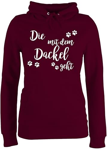 Pullover Damen Hoodie Frauen - Sprüche Statement - Die mit dem Dackel geht weiß - XS - Burgundrot - Statement-Pullover Statements Dachshund pullis sprüchen dackelmotiv Kadin kiyafetleri Pullover Damen Hoodie Frauen - Sprüche Statement - Die mit dem Dackel geht weiß - XS - Burgundrot - Statement-Pullover Statements Dachshund pullis sprüchen dackelmotiv Kadin kiyafetleri von Shirtracer