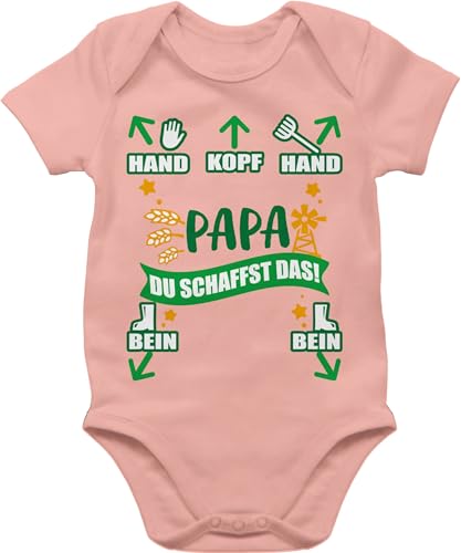 Shirtracer Baby Body Junge Mädchen - Geschenk zum Vatertag - Papa du schaffst das - Bauernhof - 3/6 Monate - Babyrosa - strampler vatertagsbody papatagsgeschenk anleitung babybody dad baby-kleidung Shirtracer Baby Body Junge Mädchen - Geschenk zum Vatertag - Papa du schaffst das - Bauernhof - 3/6 Monate - Babyrosa - strampler vatertagsbody papatagsgeschenk anleitung babybody dad baby-kleidung von Shirtracer