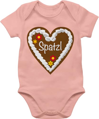 Baby Body Junge Mädchen - Kompatibel mit Oktoberfest Outfit - Lebkuchenherz Spatzl - 1/3 Monate - Babyrosa - trachtenshirt strampler bayrisch bayern trachten- babybody trachten trachtenbody Baby Body Junge Mädchen - Kompatibel mit Oktoberfest Outfit - Lebkuchenherz Spatzl - 1/3 Monate - Babyrosa - trachtenshirt strampler bayrisch bayern trachten- babybody trachten trachtenbody von Shirtracer