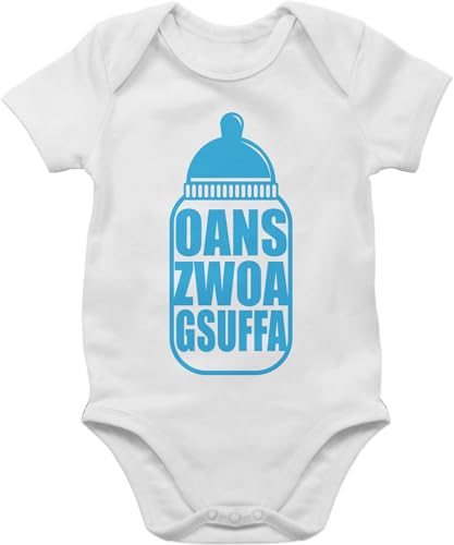 Shirtracer Baby Body Junge Mädchen - Kompatibel mit Oktoberfest Outfit - Babyflasche Oans Zwoa Gsuffa blau - 6/12 Monate - Weiß - oktober bayrisches kurzarm baby+body+bayern bayerisches babystrampler von Shirtracer