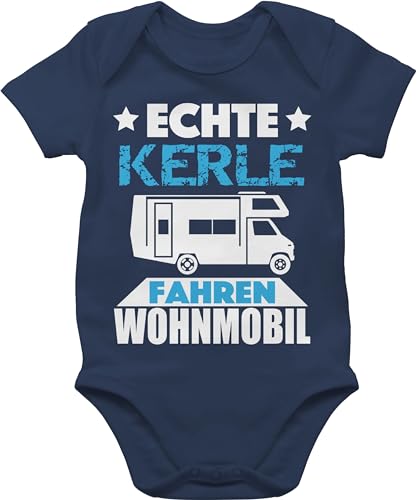 Shirtracer Baby Body Junge Mädchen - Sprüche - Echte Kerle fahren Wohnmobil - 12/18 Monate - Navy Blau - babymode witzig spruch camper bodys strampler mit lustigen sprüchen spruche camping babybody von Shirtracer