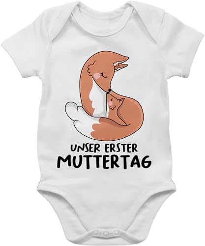 Shirtracer Baby Body Junge Mädchen - Unser erster Muttertag I Füchsen - 3/6 Monate - Weiß - 1. muttertagsgeschenk muttertagsgeschenke muttertags fuchs bodys muttertagsbody muttertagsstrampler mama Shirtracer Baby Body Junge Mädchen - Unser erster Muttertag I Füchsen - 3/6 Monate - Weiß - 1. muttertagsgeschenk muttertagsgeschenke muttertags fuchs bodys muttertagsbody muttertagsstrampler mama von Shirtracer