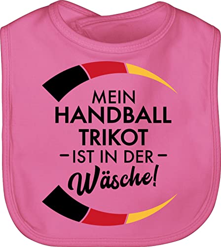 Baby Lätzchen - 2026 - Mein Handball Trikot ist in der Wäsche - Lustig Handball WM EM Spruch Trikot Ersatz Witzig - Unisize - Pink - 2022 handball+sprüche 2024 ball von Shirtracer