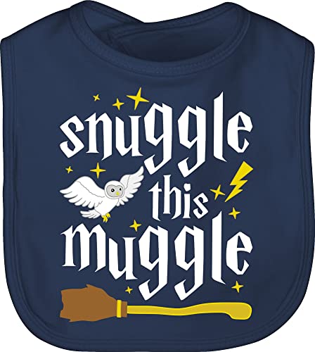 Baby Lätzchen - Strampler Mädchen & Junge - Snuggle This Muggle Harry - Unisize - Navy Blau - schwangerschaft geschenk lustige babysachen sprüche kinderlatz babygeschenke von Shirtracer