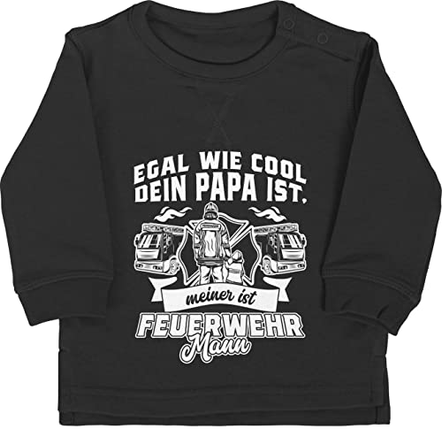 Shirtracer Baby Pullover Jungen Mädchen - Egal wie cool Dein Papa ist meiner ist Feuerwehr Mann - 12/18 Monate - Schwarz - feuerwehrmann Vatertag Oberteil feuerwehrgeschenkartikel Mein Babykleidung von Shirtracer