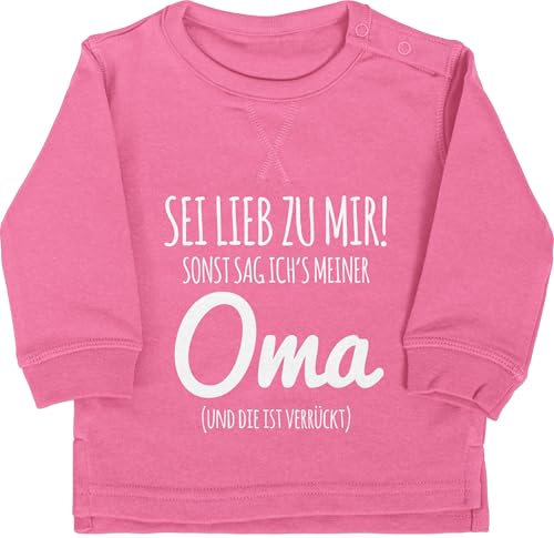 Shirtracer Baby Pullover Jungen Mädchen - Sprüche - Sei lieb zu Mir sonst sag ichs Oma - 6/12 Monate - Pink - Spruch omi Babykleidung spruche Omas Baby-Kleidung sprüchen Grandma Pulli mit Aufschrift von Shirtracer